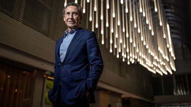 ”记者接着说：“现在已经是圣诞节了，年薪700万欧元的莱奥在本赛季意甲联赛只进了3个球，这是不可接受的，他的进球数和约维奇一样多。